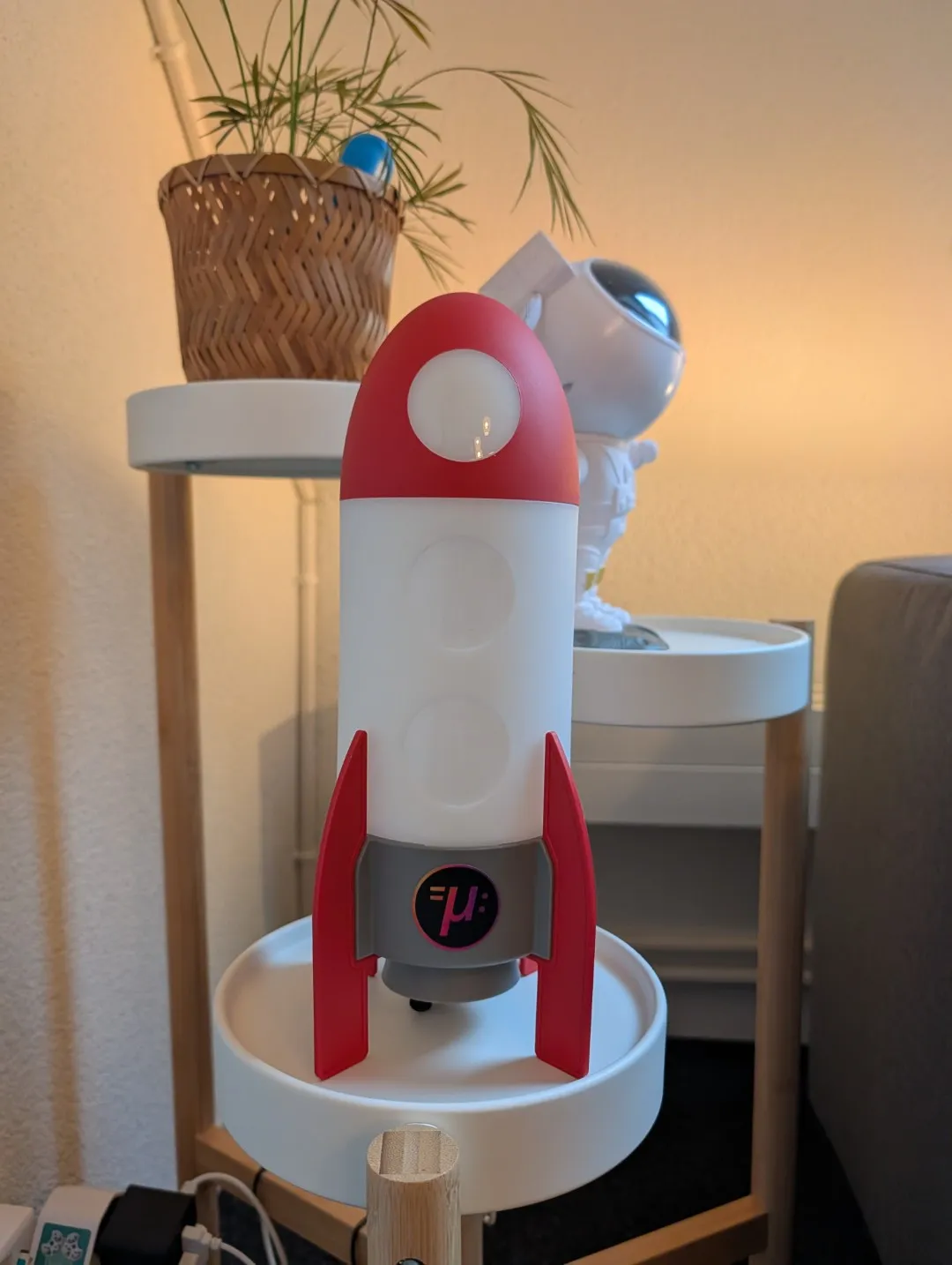 Die Raketenlampe mit microfast-Logo
