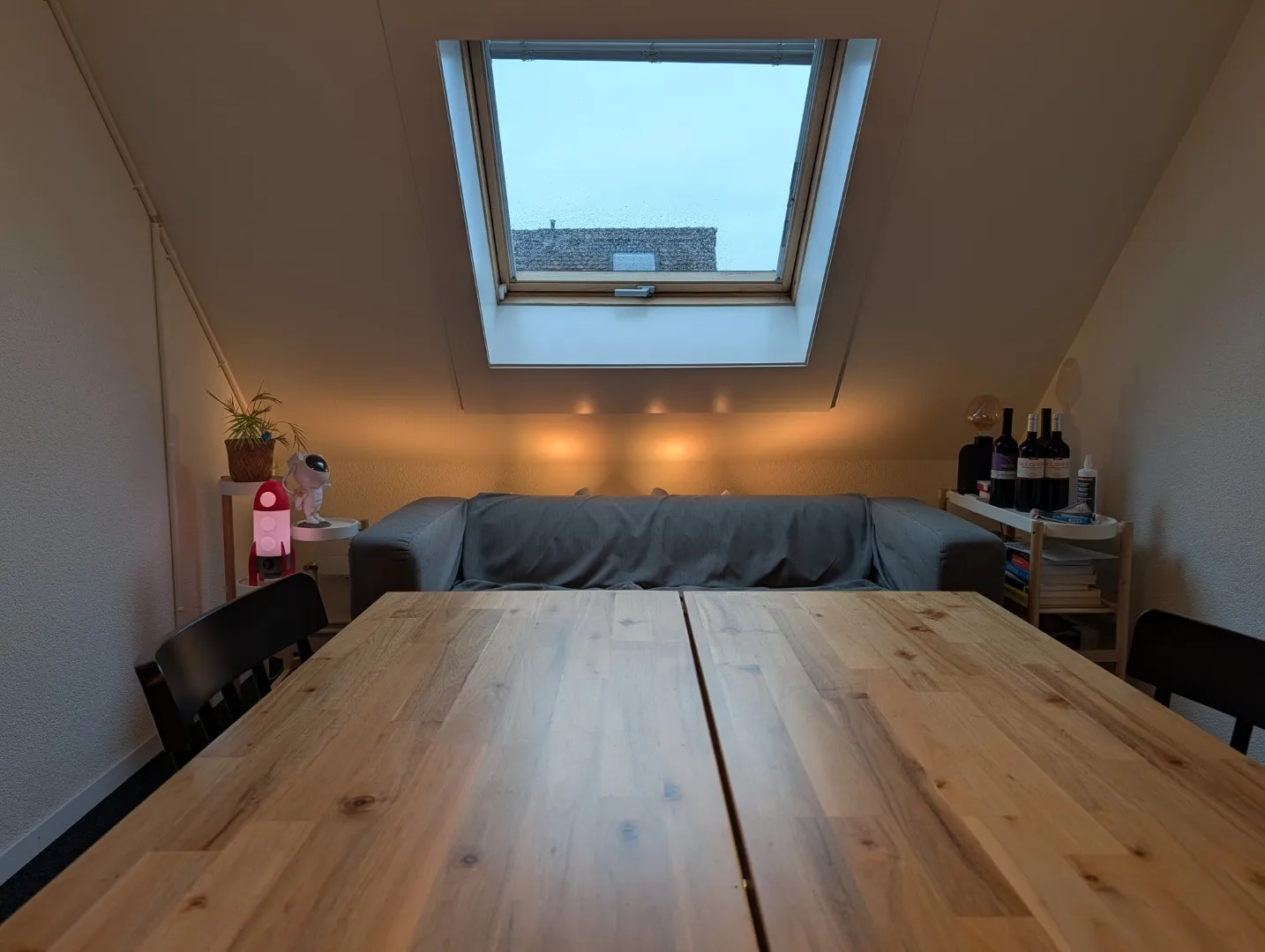 Die IKEA AFTONSPARV Raketenlampe in der microfast-Lounge